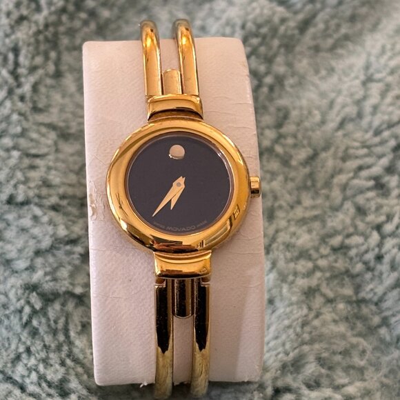 Ladies Movado Bracelet Style Watch in Gold Tone - Picture 3 of 13